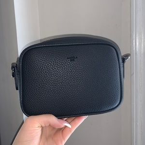 Angela roi Cher micro